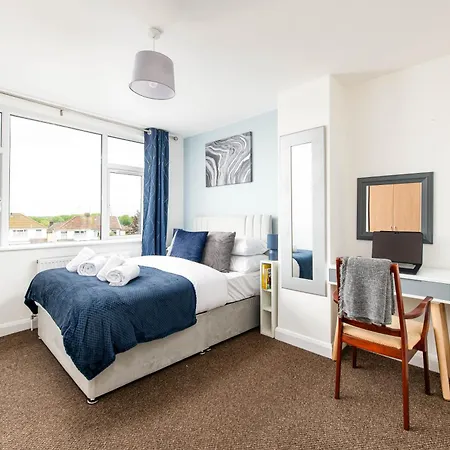 Ferienhaus New-bright & Large Home-families-groups & Business -by Fabaccommodation Bristol