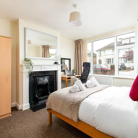 New-bright & Large Home-families-groups & Business -by Fabaccommodation *
