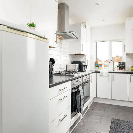 Ferienhaus New-bright & Large Home-families-groups & Business -by Fabaccommodation Bristol