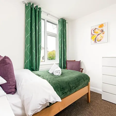 New-bright & Large Home-families-groups & Business -by Fabaccommodation Ferienhaus *