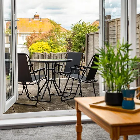 Ferienhaus New-bright & Large Home-families-groups & Business -by Fabaccommodation Bristol