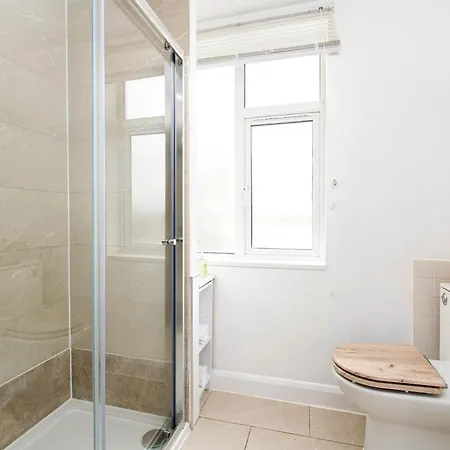 New-bright & Large Home-families-groups & Business -by Fabaccommodation Ferienhaus