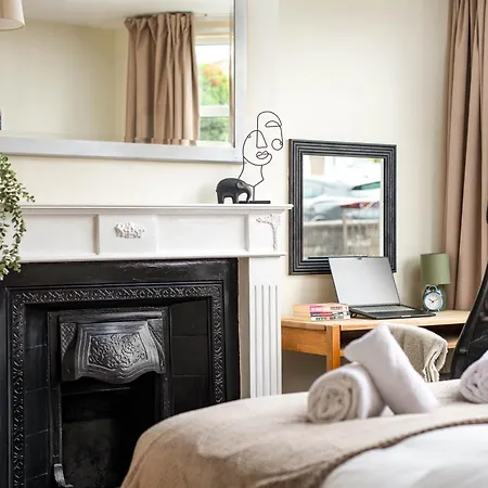 New-bright & Large Home-families-groups & Business -by Fabaccommodation Ferienhaus Bristol