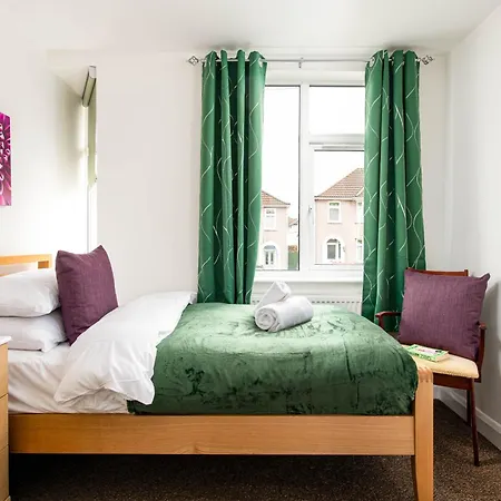 New-bright & Large Home-families-groups & Business -by Fabaccommodation *