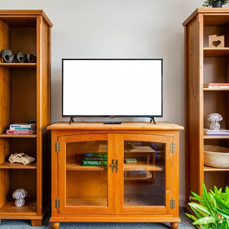 New-bright & Large Home-families-groups & Business -by Fabaccommodation * Bristol