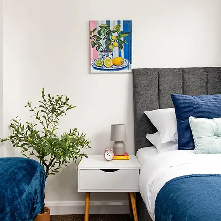 Ferienhaus New-bright & Large Home-families-groups & Business -by Fabaccommodation Bristol