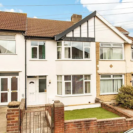 New-bright & Large Home-families-groups & Business -by Fabaccommodation Ferienhaus Bristol